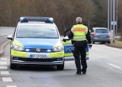 Ueber Zehn Kilometer Protestlawine Waelzte Sich Durch Jena 25